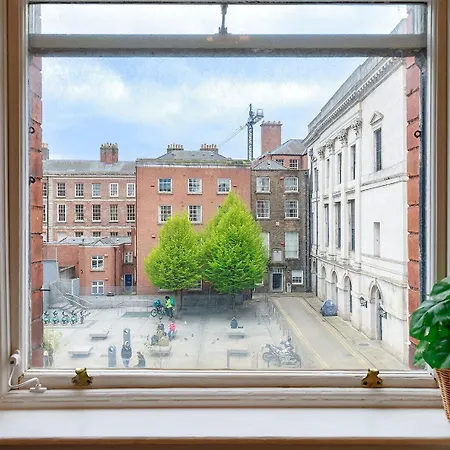 Castle Ξενοδοχείο *